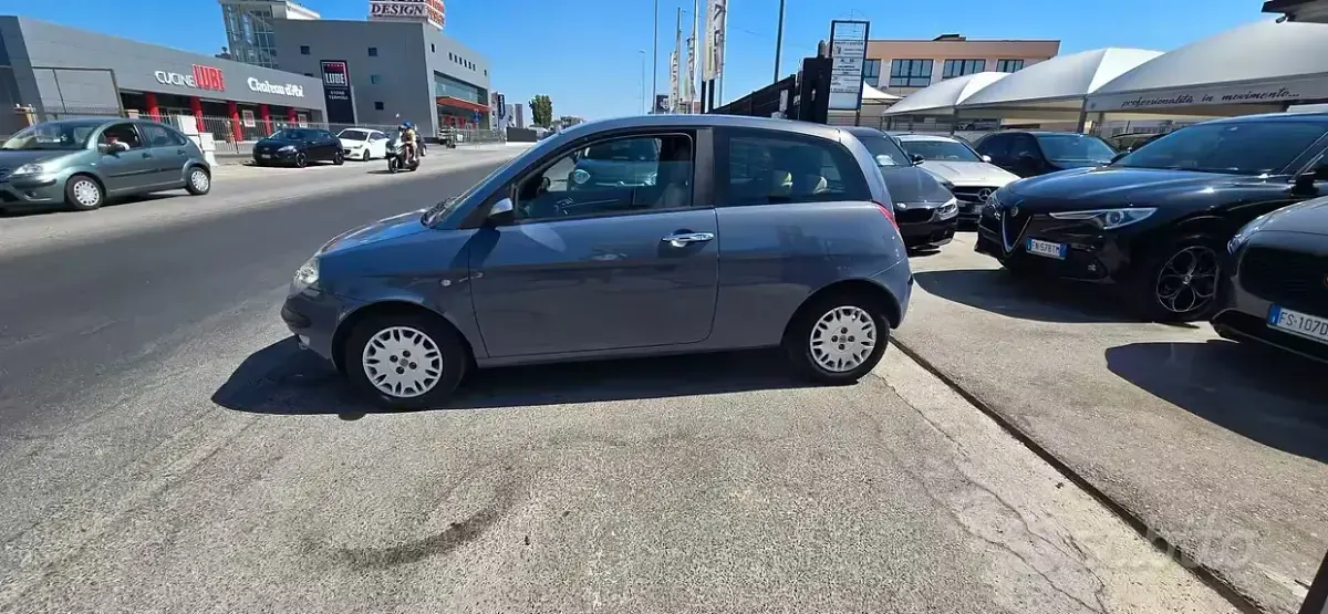Usata Lancia Ypsilon 80 CV (58 kW) 2004 Blu Utilitaria