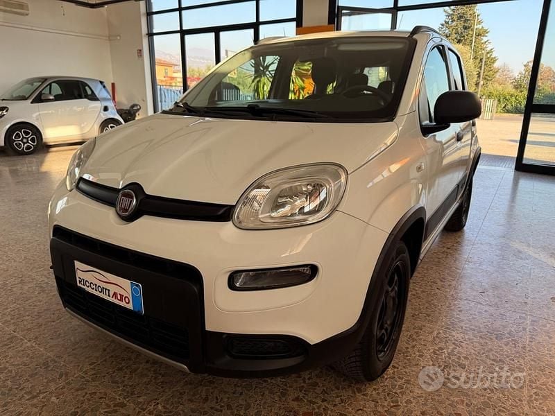 Usata Fiat Panda 4x4 S 85 CV (62 kW) 2019 Bianco Utilitaria