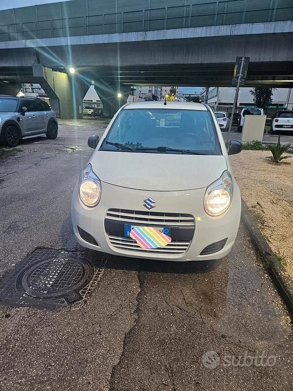 Bianco Usata 2014 Suzuki Alto Due volumi | 3400 € (Buon prezzo) - Immagine 1/4