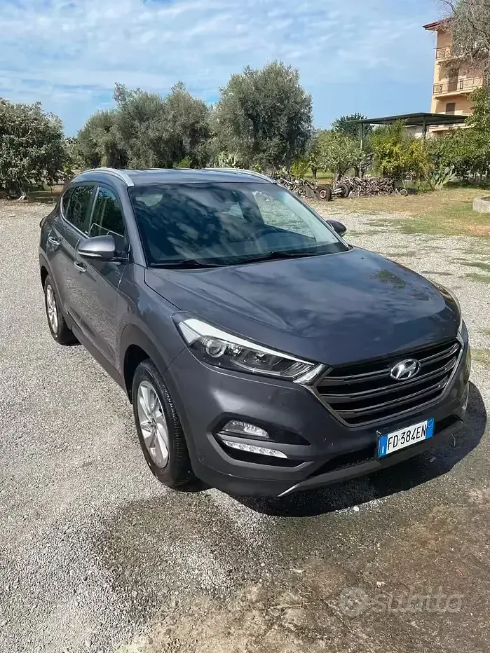 Usata Hyundai Tucson 116 CV (85 kW) 2016 Grigio SUV