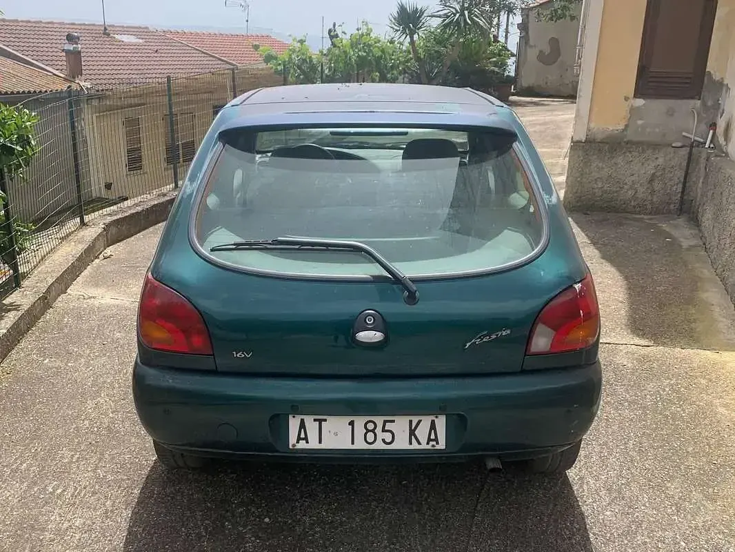 Usata Ford Fiesta 75 CV (55 kW) 1997 Verde Utilitaria