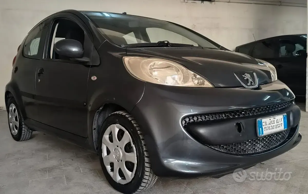 Usata Peugeot 107 54 CV (39 kW) 2008 Grigio Utilitaria