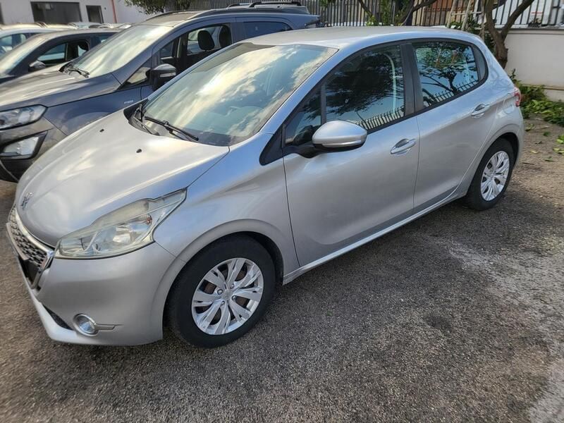 Argento Usata 2015 Peugeot 208 Due volumi | 5490 € - Immagine 1/4