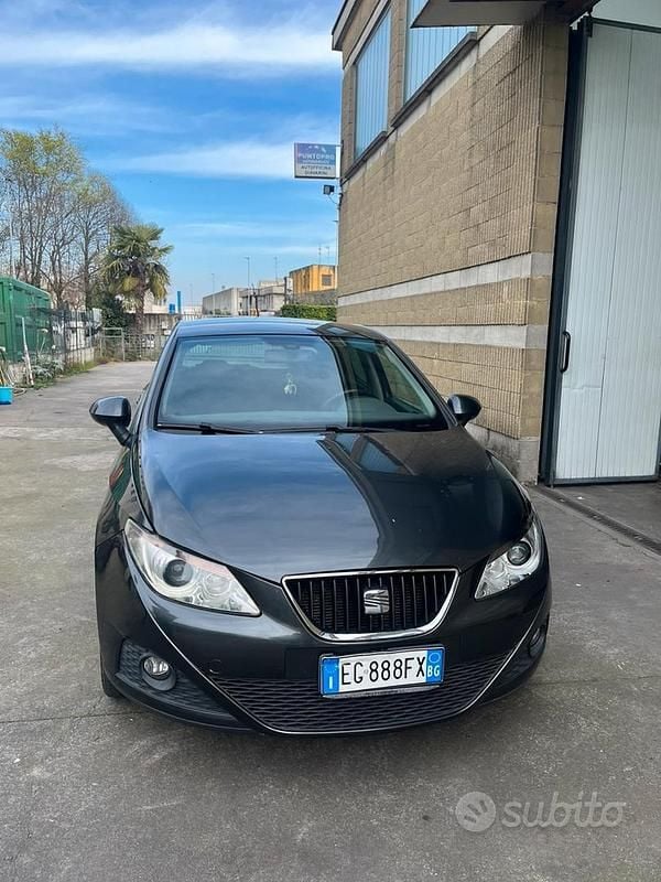 Usata Seat Ibiza 105 CV (77 kW) 2010 Grigio Berlina
