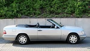 Usata Mercedes E320 220 CV (161 kW) 1997 Argento Cabrio