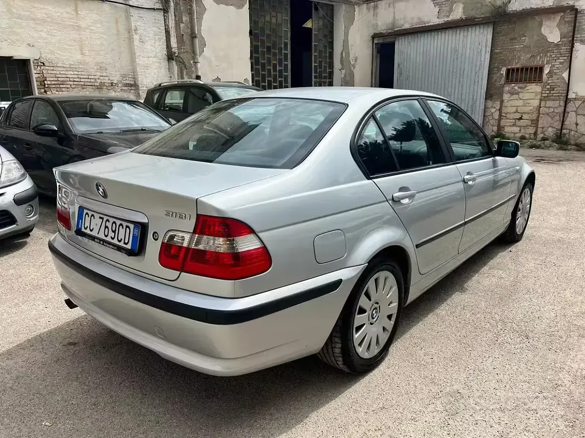 Usata BMW 318 Efficient Dynamics 143 CV (105 kW) 2002 Grigio Berlina