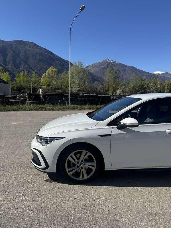 Usata VW Golf VIII R-line 150 CV (110 kW) 2022 Bianco Berlina