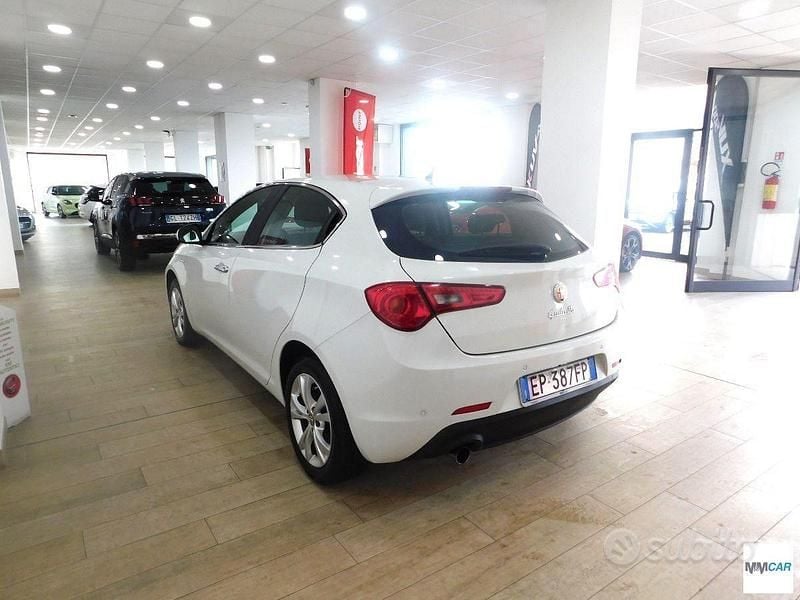 Usata Alfa Romeo Giulietta Progression 105 CV (77 kW) 2012 Bianco Utilitaria