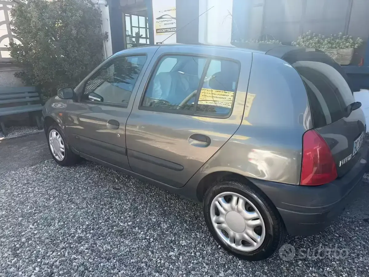 Usata Renault Clio II 58 CV (42 kW) 1999 Grigio Berlina