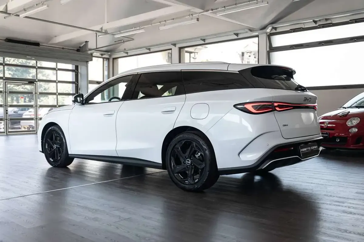 Nuova BYD Seal 212 CV (155 kW) 2026 Polar white Station wagon
