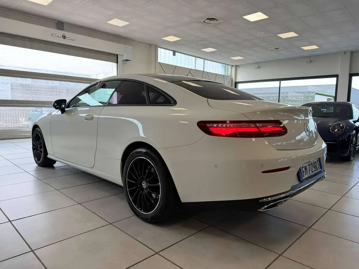 Usata Mercedes E220 194 CV (142 kW) 2017 Bianco Coupé