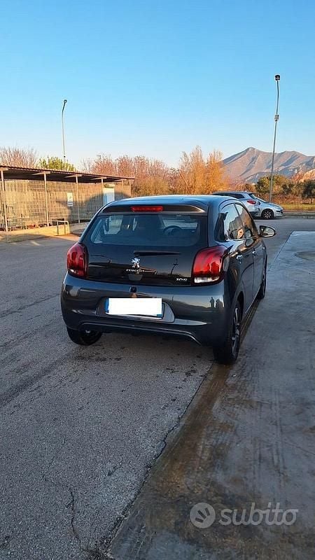 Usata Peugeot 108 Allure 69 CV (50 kW) 2016 Grigio Utilitaria