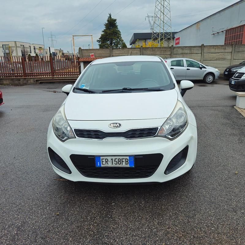 Usata Kia Rio EX 86 CV (63 kW) 2013 Bianco Berlina