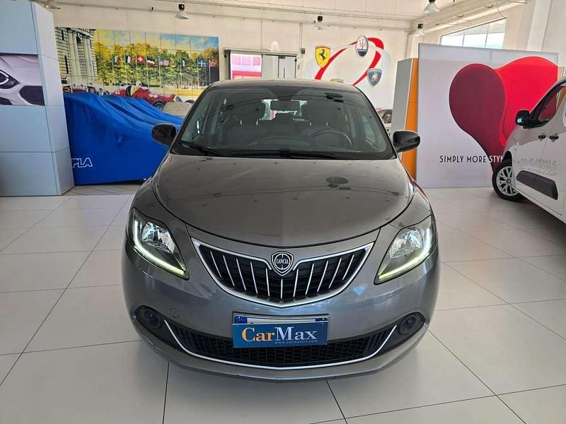 Usata Lancia Ypsilon Silver 69 CV (50 kW) 2022 Grigio pietra metallizzato Utilitaria