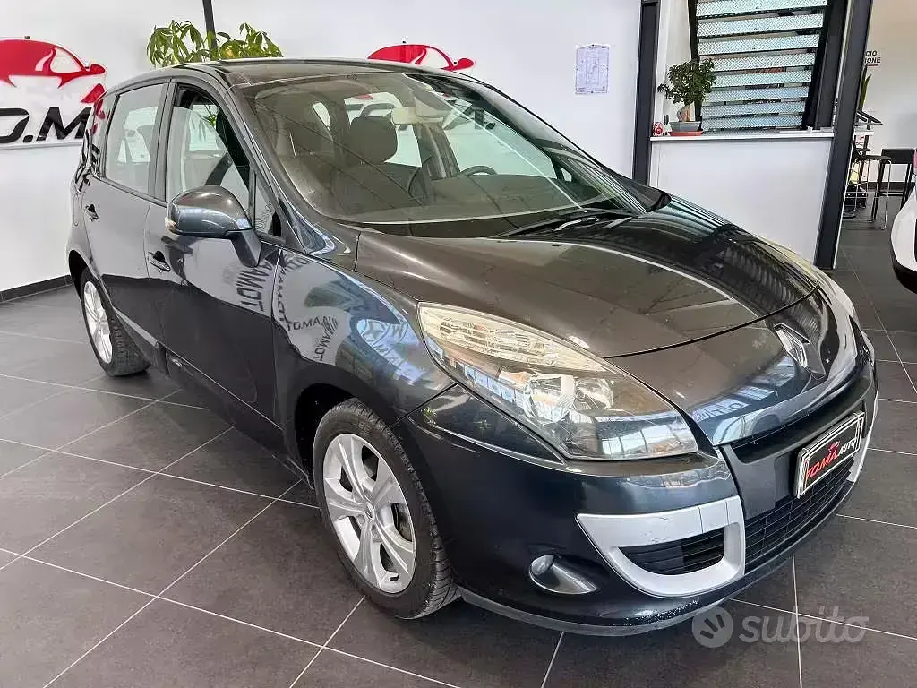 Usata Renault Scénic Dynamique 110 CV (80 kW) 2010 Grigio Monovolume