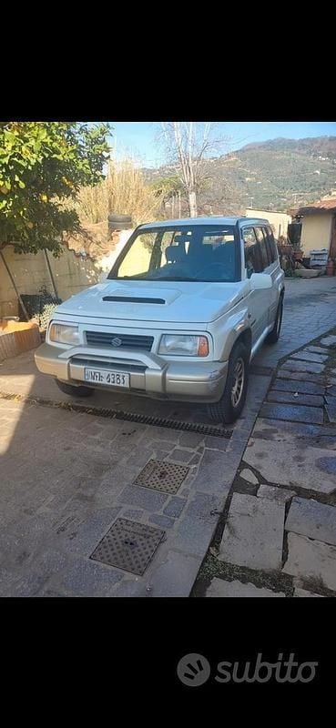 Second-hand Suzuki Vitara 75 CP (55 kW) 1998 Alb SUV