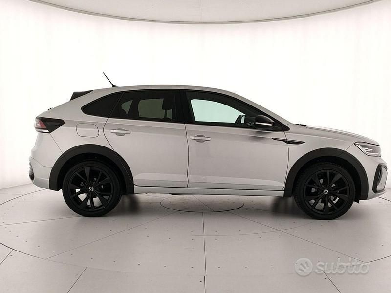 Usata VW Taigo R-line 110 CV (80 kW) 2022 Reflex silver metallizzato ner SUV