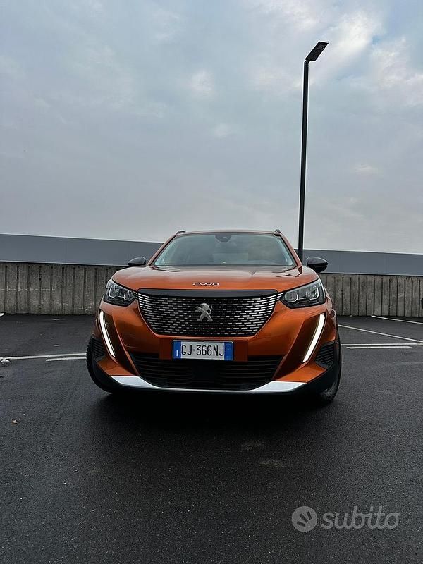 Usata Peugeot 2008 131 CV (96 kW) 2022 SUV