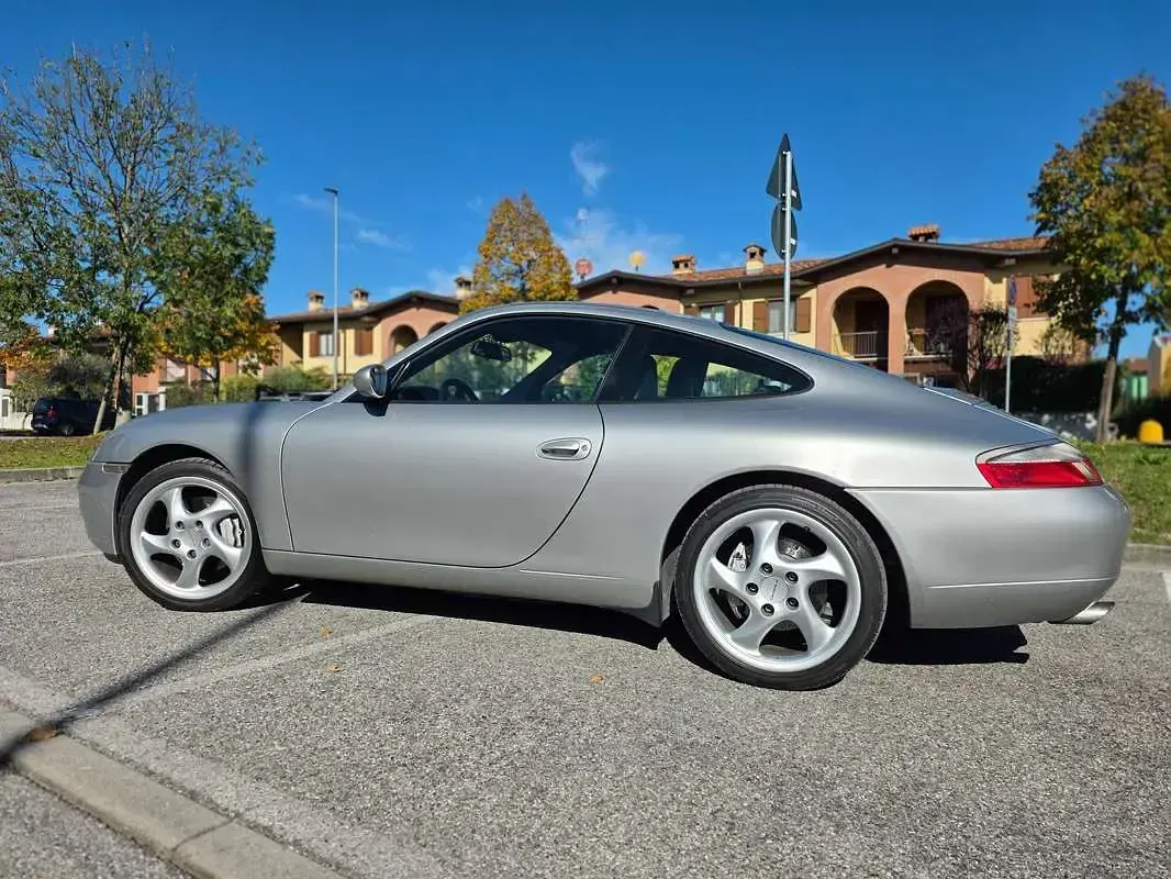 Usata Porsche 996 300 CV (220 kW) 2001 Argento Coupé