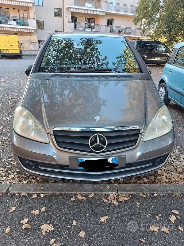 Usata Mercedes A180 Elegance 140 CV (102 kW) 2009 Grigio Berlina