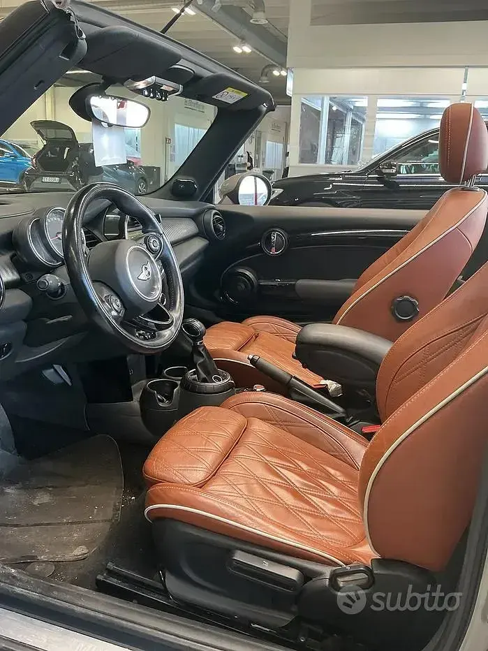 Usata Mini Cooper Cabriolet 136 CV (100 kW) 2016 Marrone Cabrio
