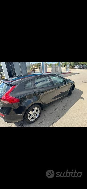 Usata Volvo V40 Momentum 116 CV (85 kW) 2014 Nero Station wagon