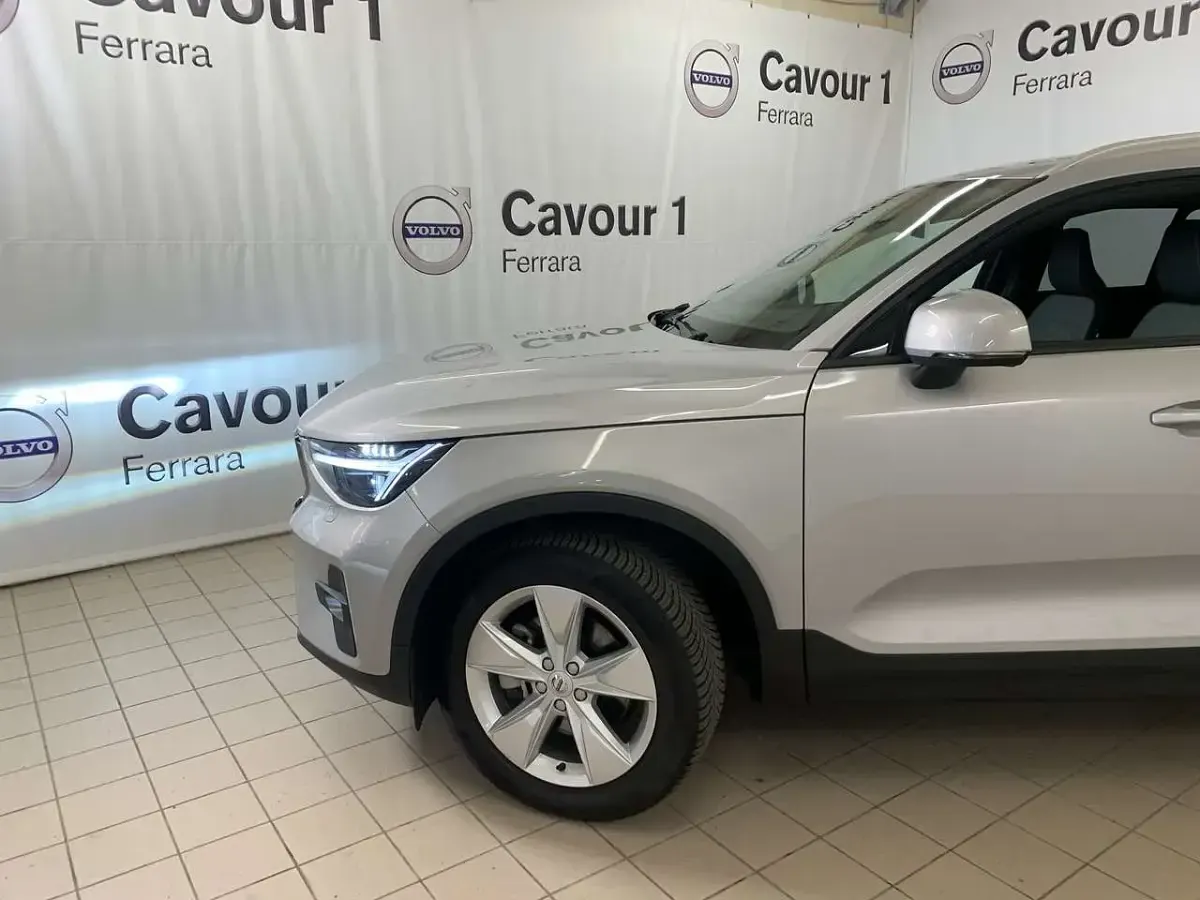 Usata Volvo XC40 Core 163 CV (119 kW) 2025 Argento SUV