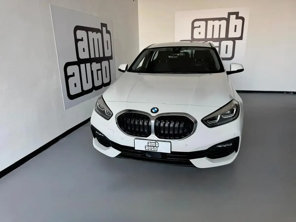Usata BMW 116 M Sport 116 CV (85 kW) 2021 Bianco Utilitaria