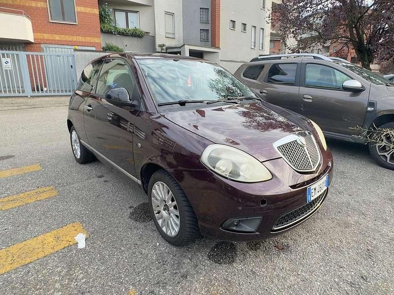 Lilla Usata 2012 Lancia Ypsilon Due volumi | 3700 € (Ottimo prezzo) - Immagine 1/4