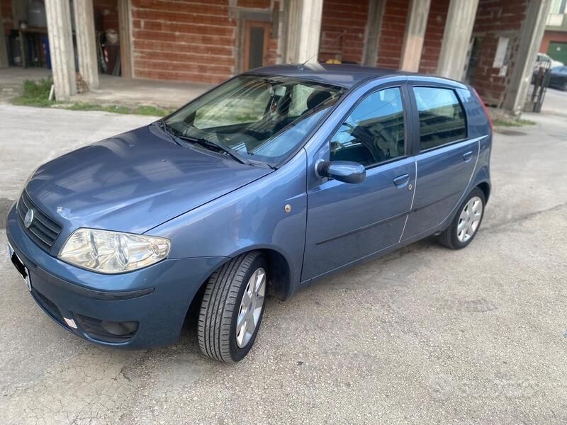 Usata 2004 Fiat Punto Due volumi | 2100 € (Cara) - Immagine 1/4