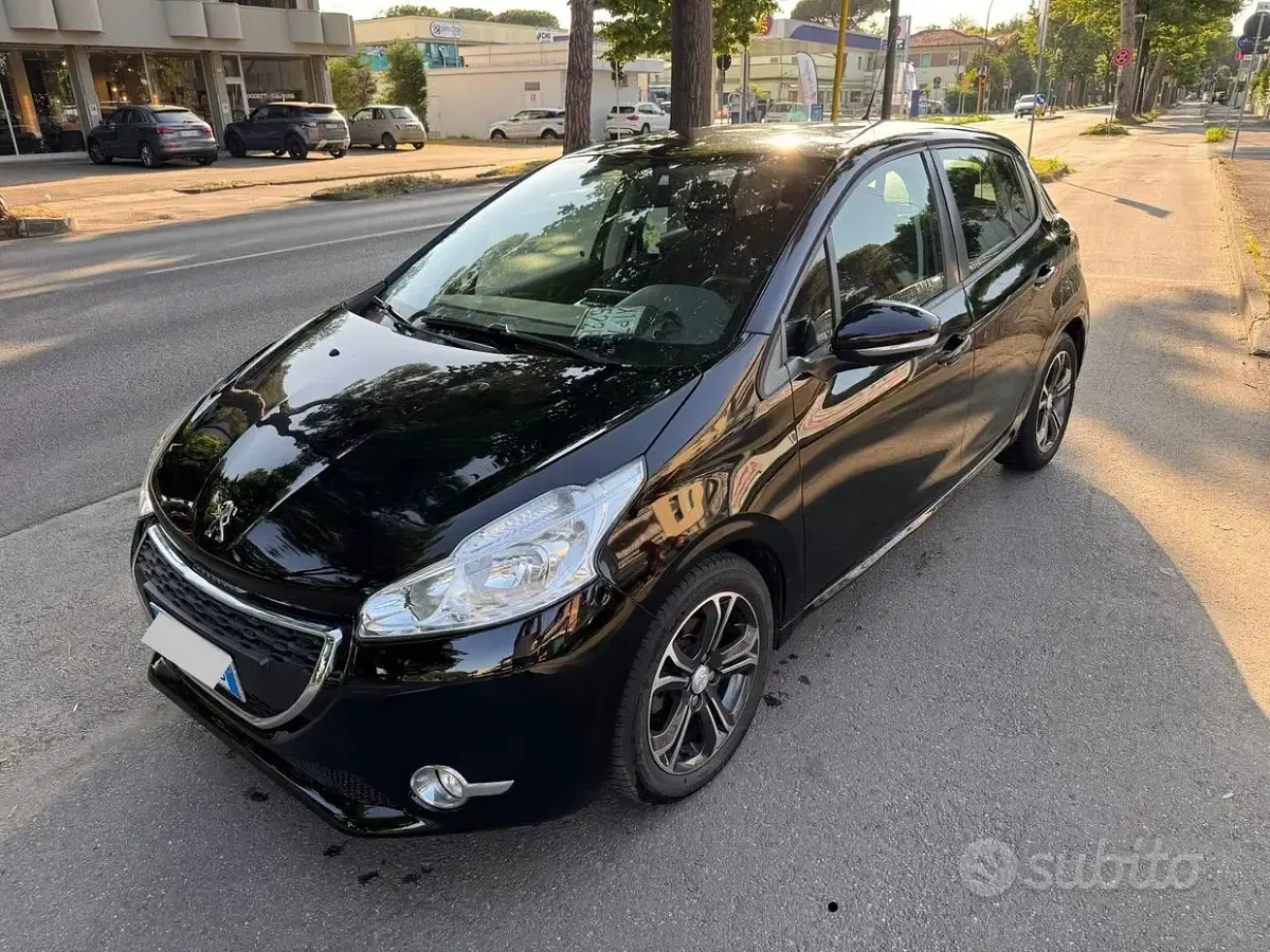 Usata Peugeot 208 68 CV (50 kW) 2014 Blu Utilitaria