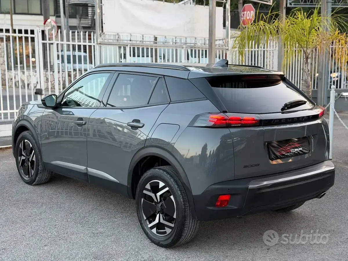 Usata Peugeot 2008 Allure 130 CV (95 kW) 2023 Grigio SUV