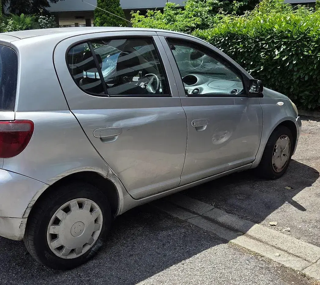 Usata Toyota Yaris 86 CV (63 kW) 2001 Berlina