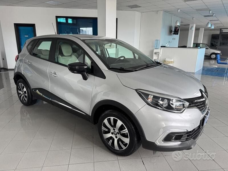 Usata Renault Captur 90 CV (66 kW) 2018 Grigio SUV
