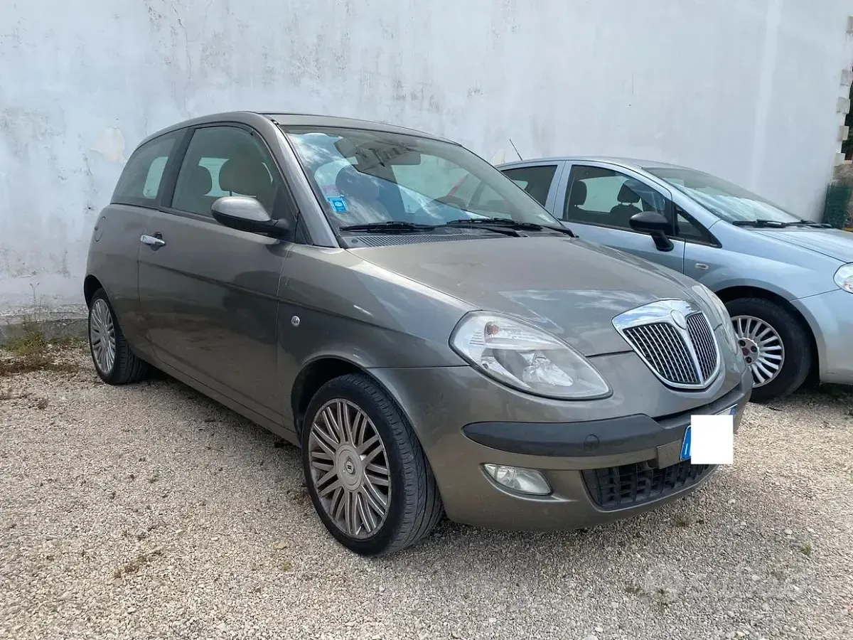 Usata Lancia Ypsilon 69 CV (50 kW) 2005 Grigio Utilitaria