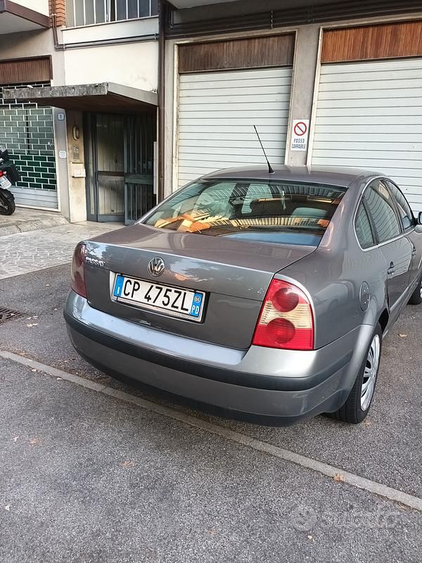 Usata VW Passat 75 CV (55 kW) 2004 Grigio Berlina