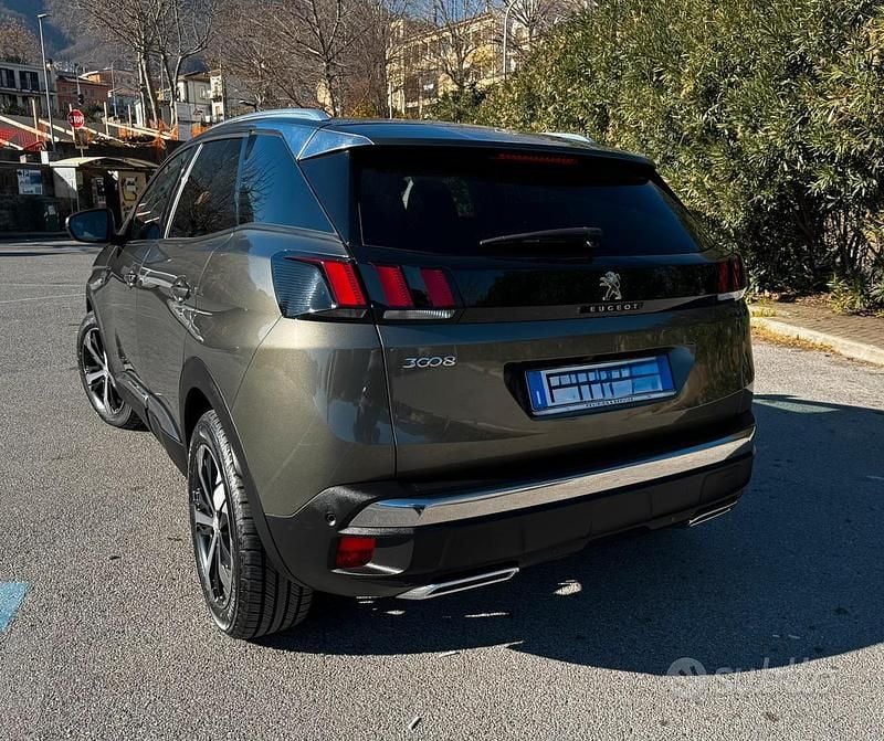 Usata Peugeot 3008 Allure 120 CV (88 kW) 2017 Verde SUV