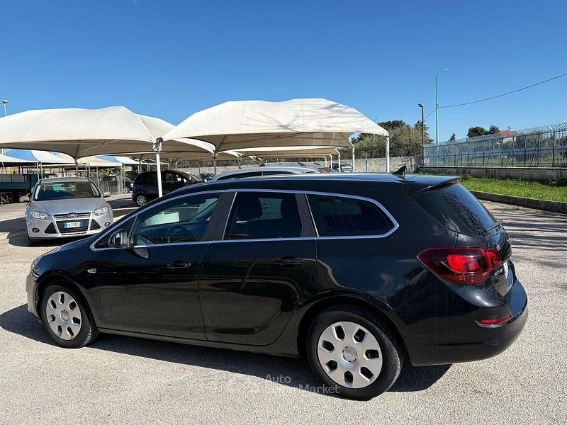 Usata Opel Astra 110 CV (80 kW) 2011 Nero Station wagon