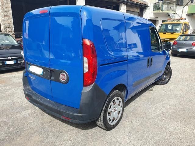 Usata Fiat Doblò 95 CV (69 kW) 2017 Blu/azzurro Monovolume
