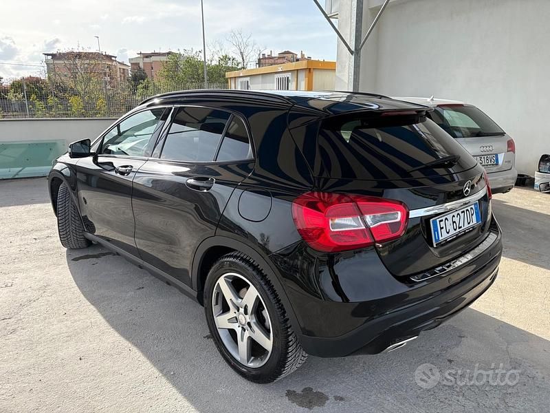 Usata Mercedes GLA180 AMG 109 CV (80 kW) 2016 Nero SUV