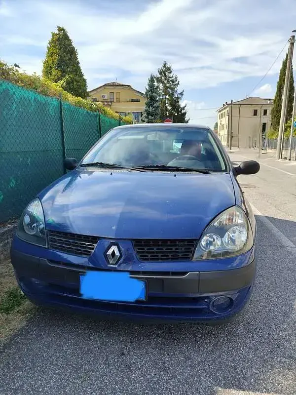 Usata Renault Clio Authentique 58 CV (42 kW) 2002 Berlina