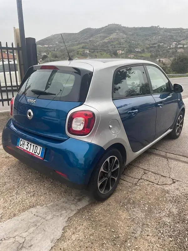 Usata Smart ForFour Passion 71 CV (52 kW) 2015 Bluazzurro Utilitaria
