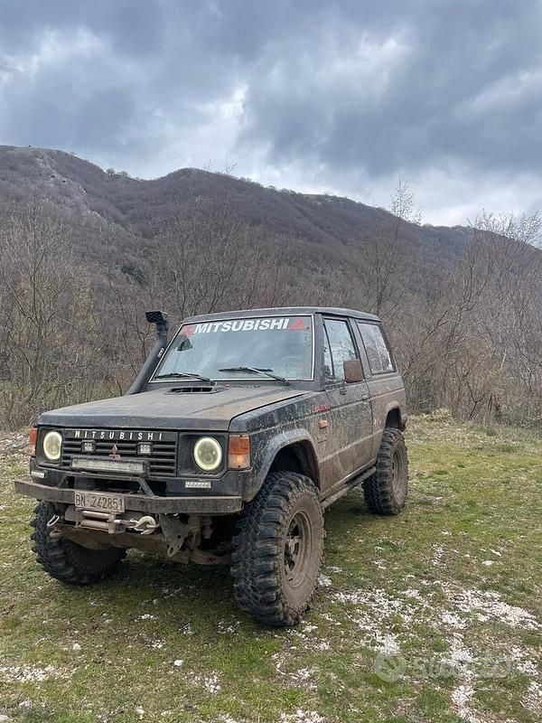 Usata Mitsubishi Pajero 1987 Nero SUV