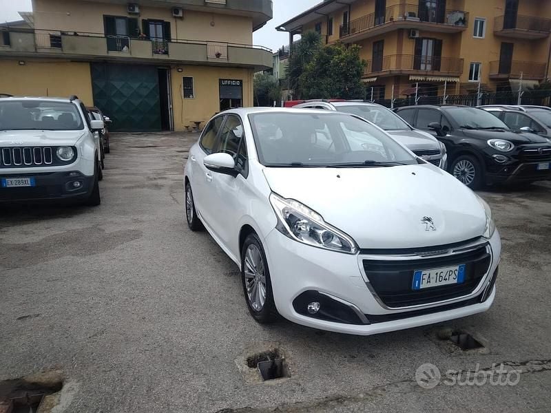 Usata Peugeot 208 Allure 82 CV (60 kW) 2015 Bianco Utilitaria