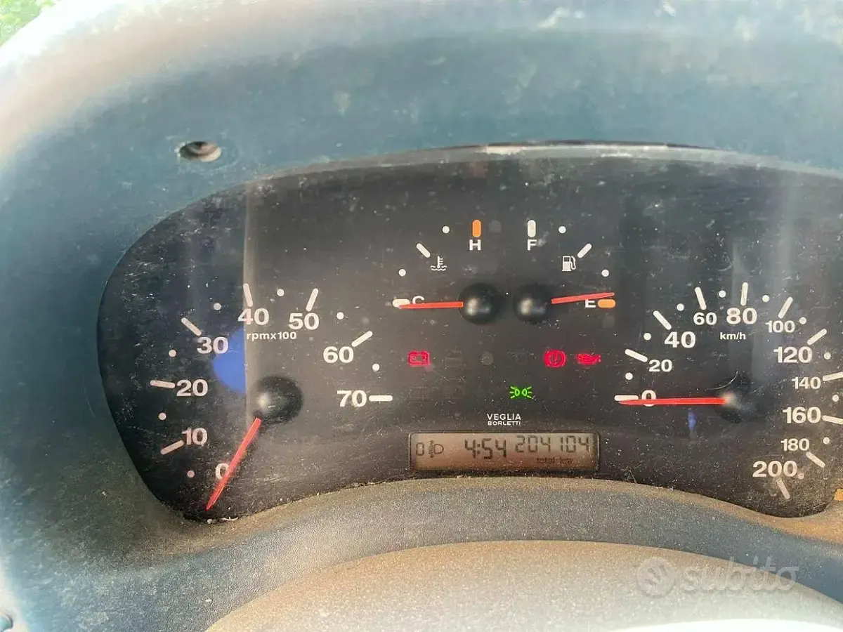 Usata Fiat Doblò 101 CV (74 kW) 2003 Rosso Monovolume