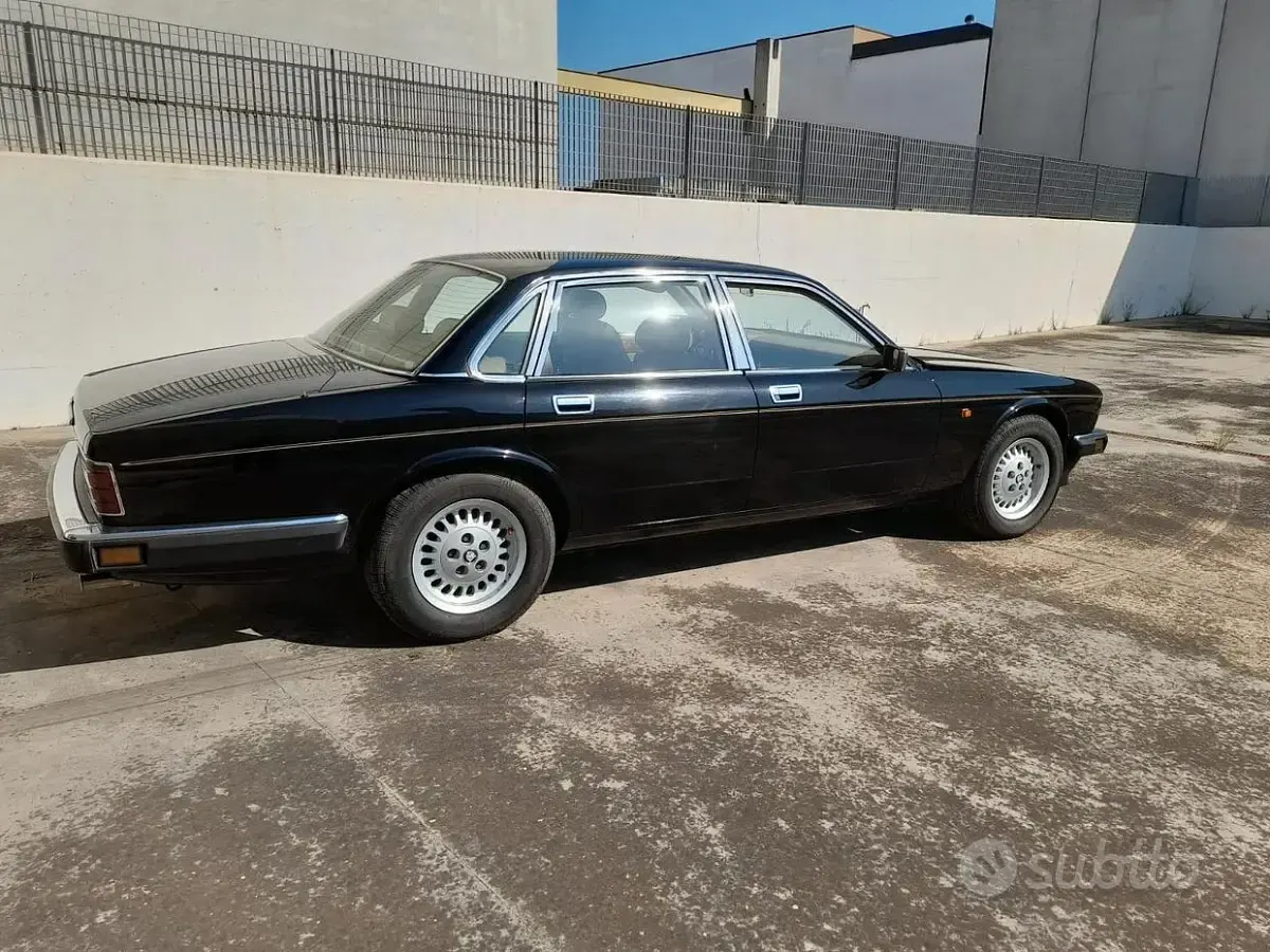 Usata Jaguar XJ Sovereign 199 CV (146 kW) 1990 Nero Berlina