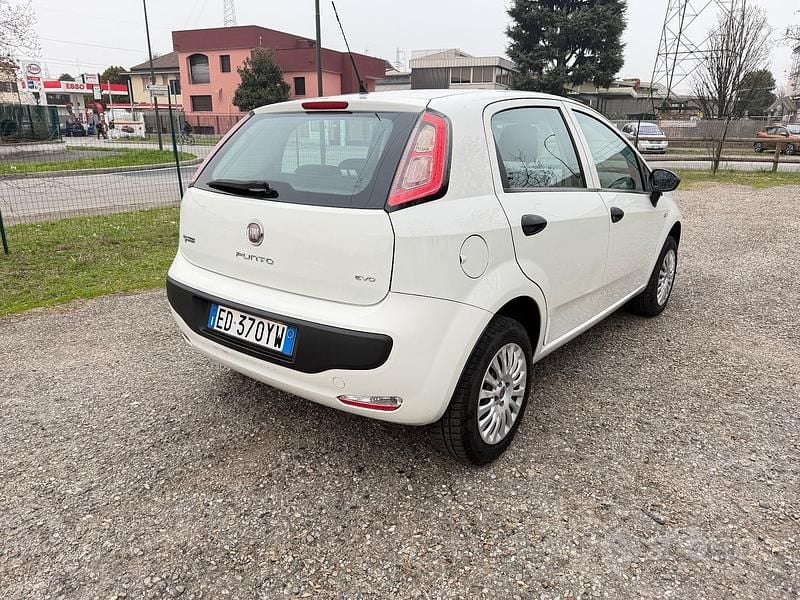 Usata Fiat Grande Punto Active 77 CV (56 kW) 2010 Bianco Utilitaria