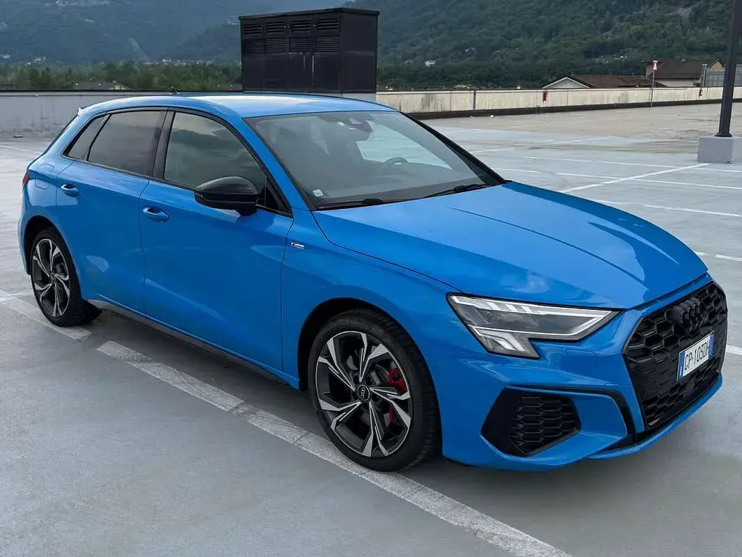 Usata Audi A3 Ambiente 245 CV (180 kW) 2023 Blu/azzurro Berlina