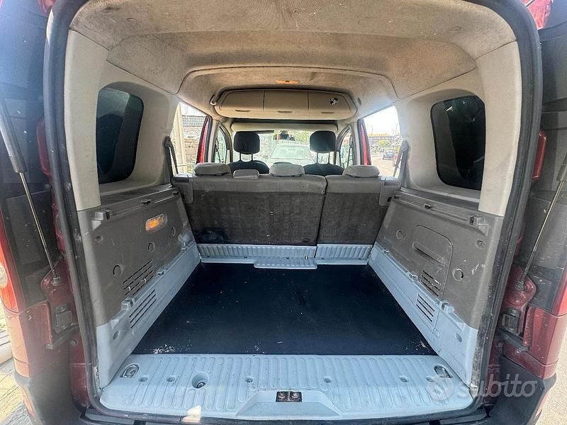 Usata Renault Kangoo 105 CV (77 kW) 2009 Rosso Monovolume