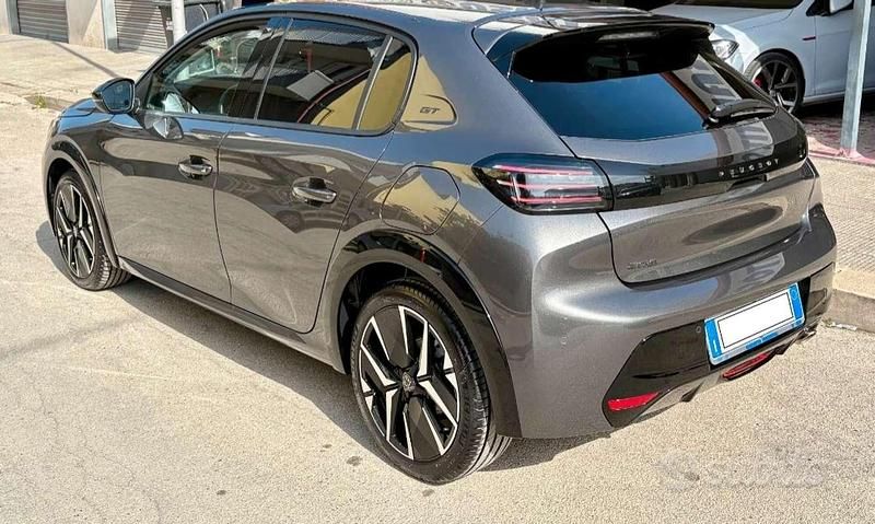 Usata Peugeot 208 GT-line 101 CV (74 kW) 2022 Utilitaria
